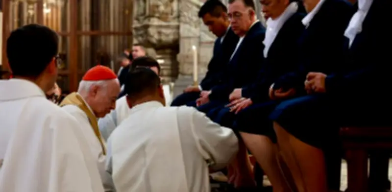 Cardenal Aguiar Retes pide por la paz mundial en Misa de Jueves Santo en Catedral