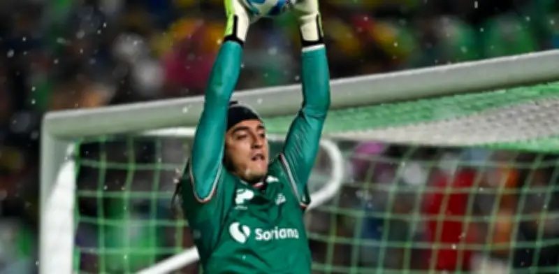 Carlos Acevedo se postula para el Mundial 2026 tras destacar con Santos Laguna