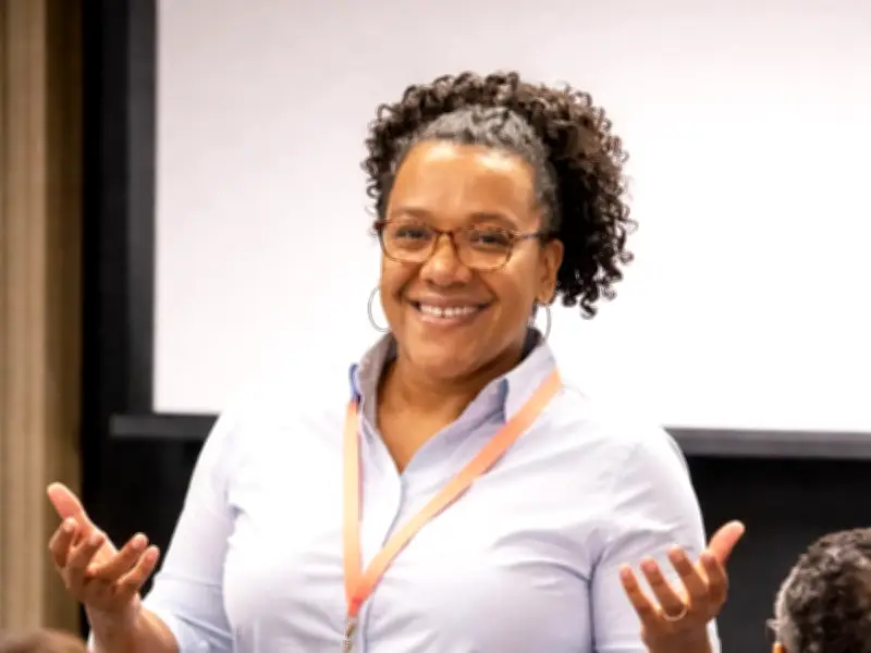 Carol Bolaños: Enseñar inglés como vehículo, no como destino, transforma el aprendizaje