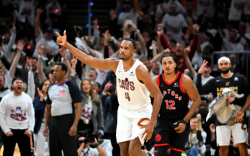 Cavaliers vencen 125-120 a Raptors y recuperan ventaja en serie