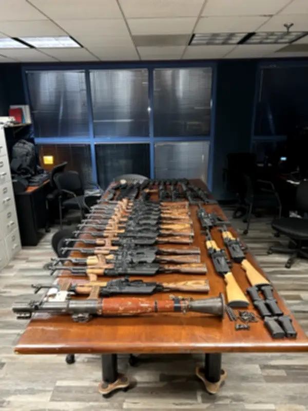 CBP detiene a mujer con lanzacohetes y arsenal en Nogales