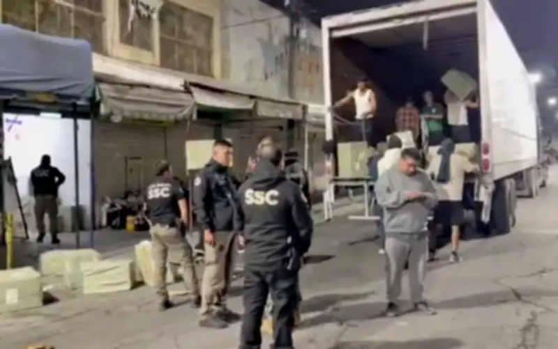 CDMX decomisa 79 toneladas de perfumes y cosméticos ilegales en Centro Histórico