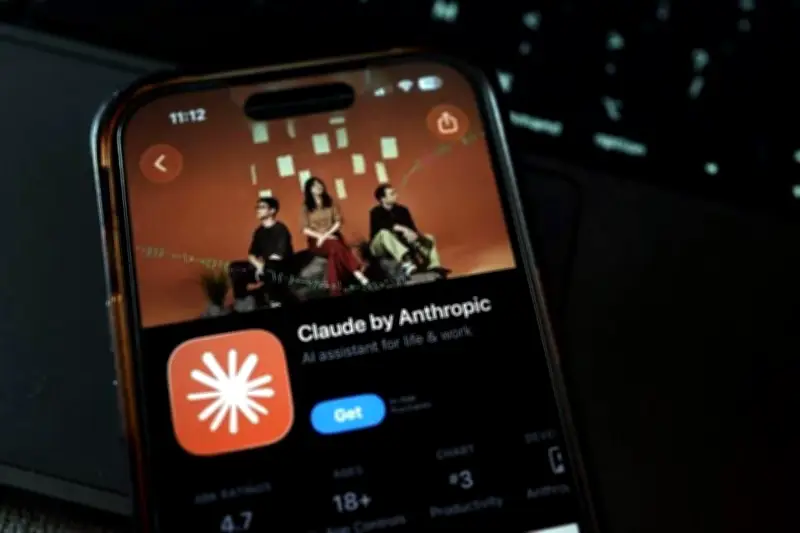 Chatbot de Anthropic presenta fallas críticas en sus servicios de inteligencia artificial