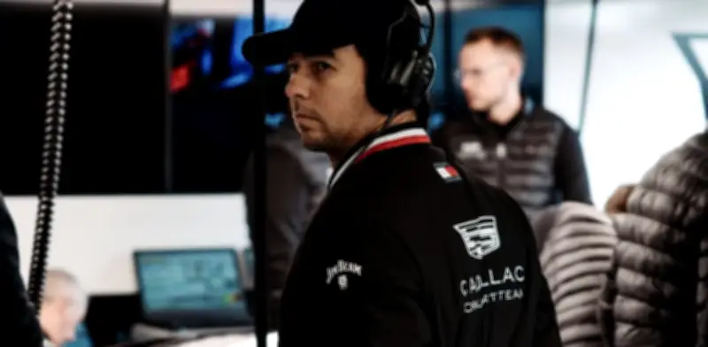 Checo Pérez inicia pretemporada de F1 2026 en Barcelona; Hadjar lidera tiempos