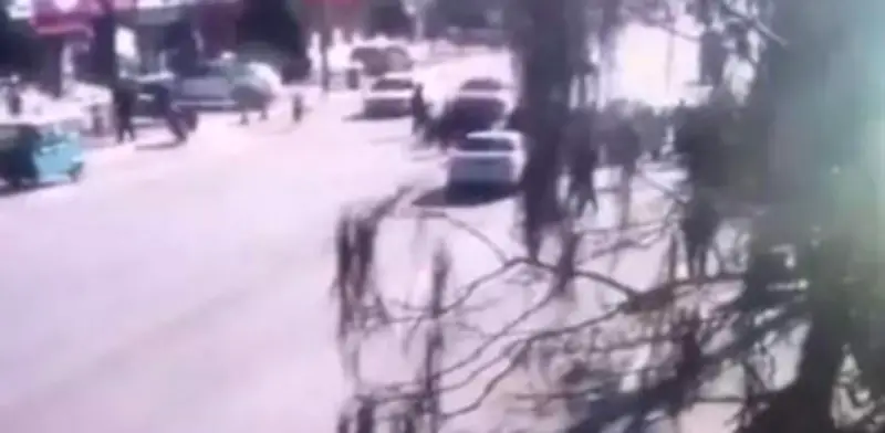 China: auto atropella y mata a 5 niños en escuela primaria