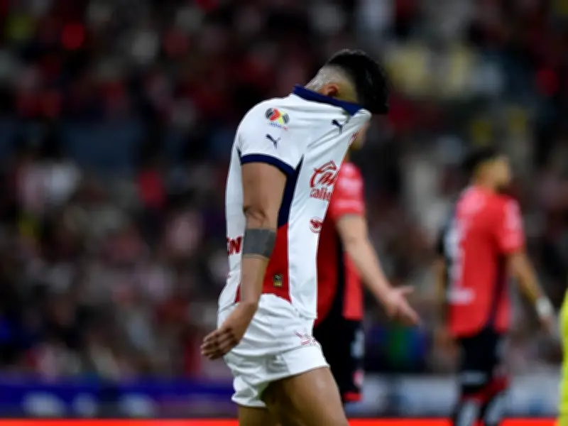 Chivas despide a Alan Pulido tras segunda etapa fallida y conflictos con Milito