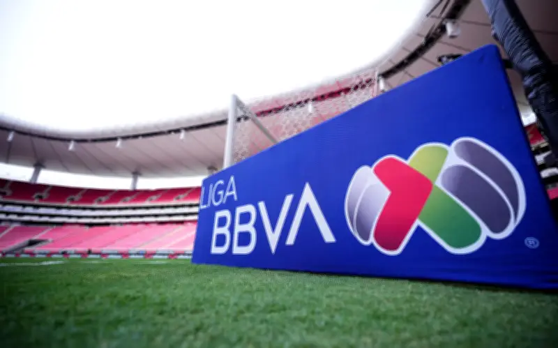 Chivas vs Puebla: Duelo Clave en el Akron por el Liderato del Clausura 2026