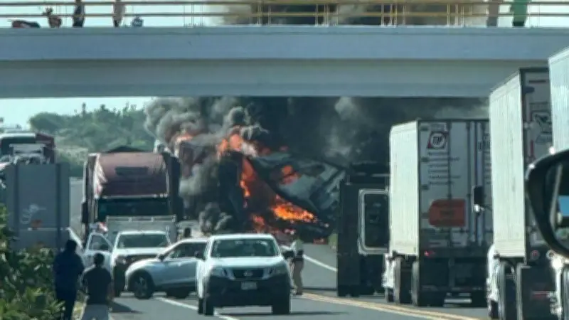 Choque frontal de tráileres en Cuacnopalan-Oaxaca: un muerto y 2 heridos