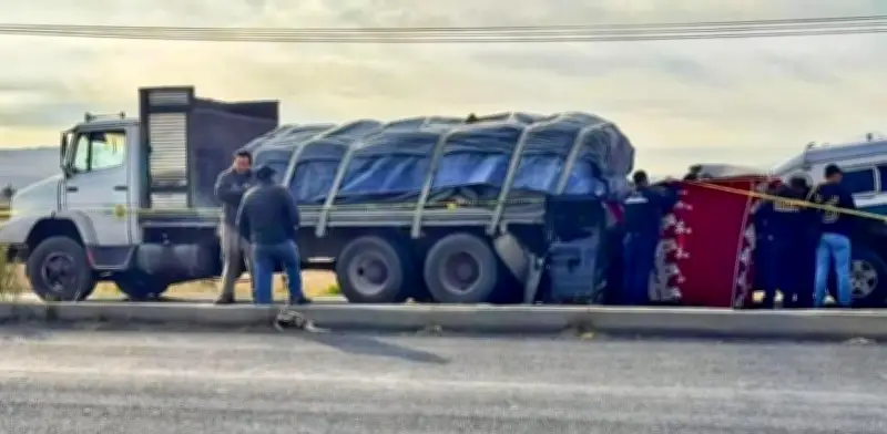 Choque frontal en Hidalgo: un muerto y tres heridos tras impacto entre camioneta y tráiler