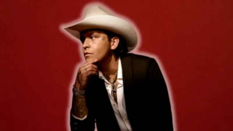 Christian Nodal es captado con dos mujeres en su concierto, sin Ángela Aguilar