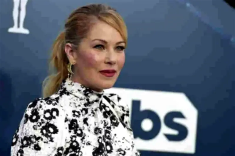 Christina Applegate Hospitalizada por Complicaciones de Esclerosis Múltiple