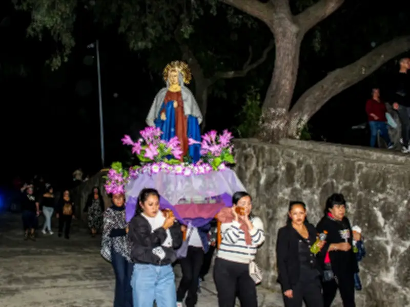 Cientos participan en la Segunda Procesión del Silencio en Naucalpan durante Semana Santa
