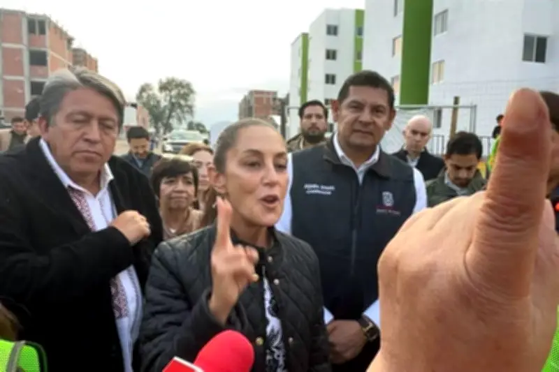 Ciudadanos protestan ante Sheinbaum y reciben fuerte regaño