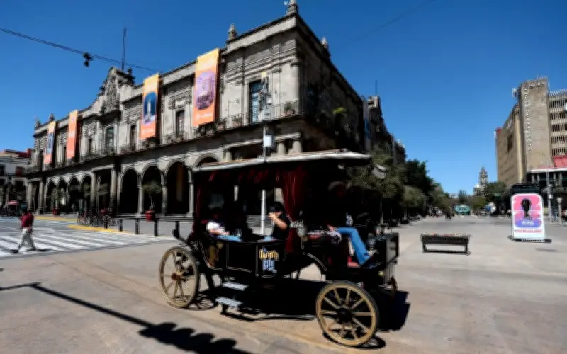 Clima en Guadalajara para Jueves Santo: Calor extremo y radiación UV alta
