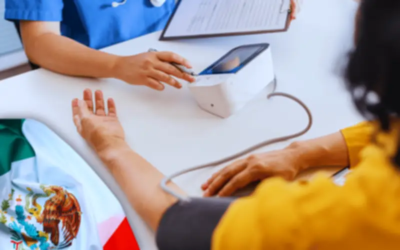 Cobertura de salud en México 2026: ¿Por qué el 35% de latinoamericanos no recibe atención médica?