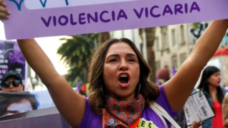 Colectivo Nacional de Mujeres por la Igualdad lidera marchas en CDMX este 24 de abril