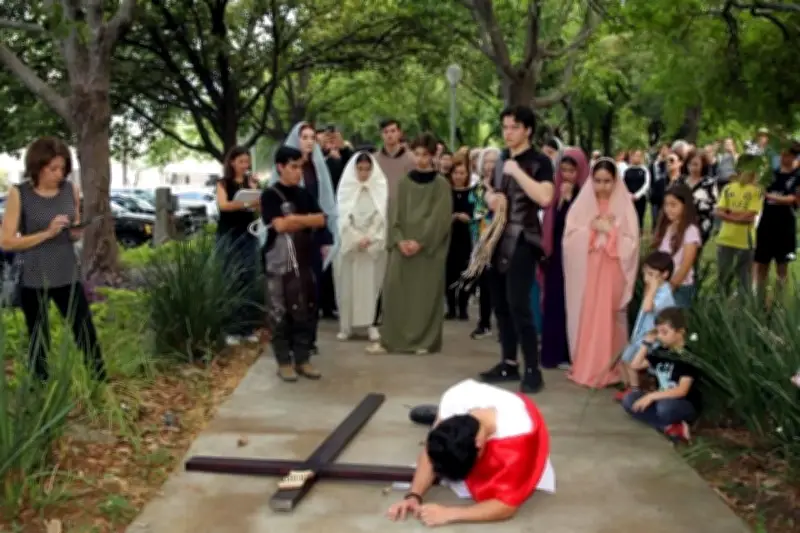 Comunidad de Reina de los Ángeles Celebra Viacrucis en Parque Los Olivos