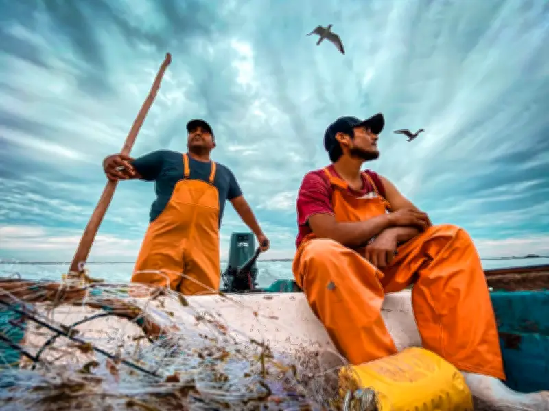 Conapesca otorga apoyo económico a pescadores afectados por derrame en Golfo de México