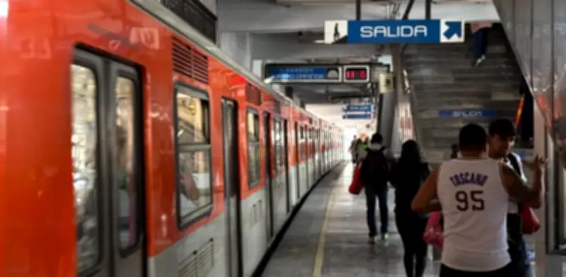 Conductor del Metro CDMX en Línea 2 es reportado por usuarias por posible intoxicación