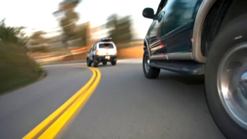 Conductor ebrio choca autos y huye en Periférico de Puebla; ciudadanos y policías lo detienen tras intensa persecución