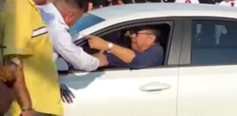 Conductor invade desfile en Ciudad Madero y provoca pánico
