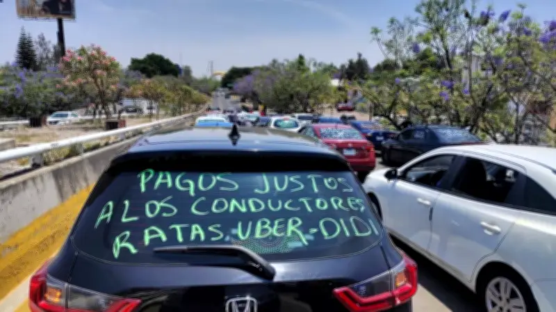 Conductores de plataformas paralizan Guadalajara y aeropuerto en protesta laboral