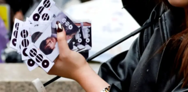Confiscan Freebies de BTS en Corea: Medida Antipiratería de HYBE Impacta al Fandom