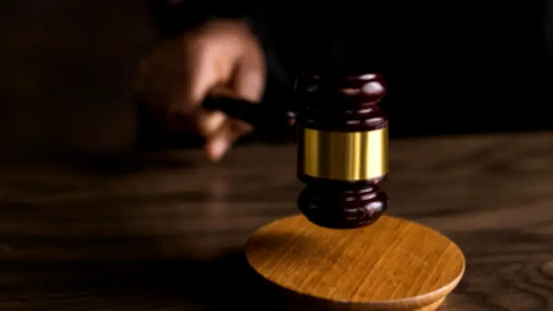 Corte Suprema revoca suspensión a magistrado que buscaba perpetuarse en el cargo