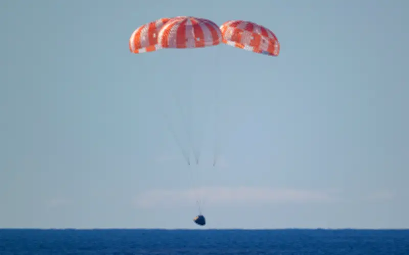 Cápsula Orión de Artemis II ameriza en el Pacífico tras histórica misión lunar