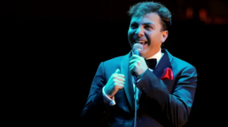 Cristian Castro termina la prepa a los 51 años y busca estudiar una licenciatura