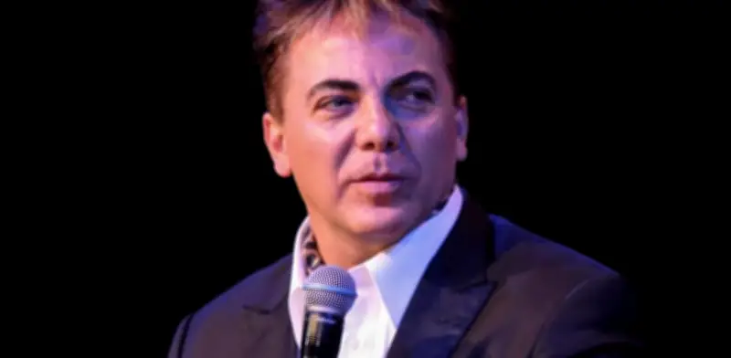 Cristian Castro termina prepa a los 51 años y sueña con la universidad