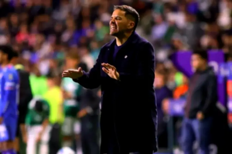 Cruz Azul anuncia la salida de Nicolás Larcamón como director técnico