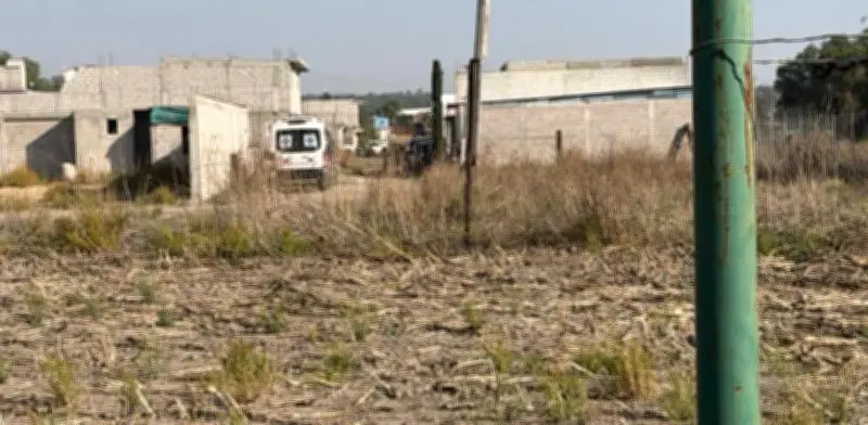 Cuatro atrapados por derrumbe de huachitúnel en Acolman, Edomex