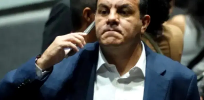 Cuauhtémoc Blanco multado por llegar sin placas al Estadio Banorte