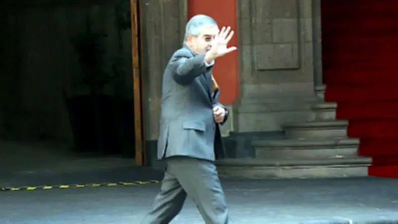 Deja De la Fuente la SRE; asume Velasco como nuevo canciller