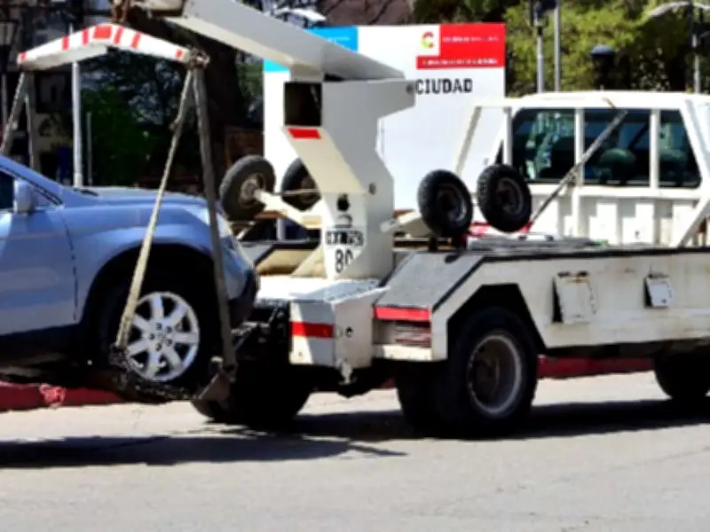 Denuncian prácticas opacas y abusos de grúas en Movilidad del Edomex bajo De la Rosa García