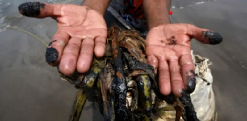 Derrame de hidrocarburo en Veracruz contamina lagunas, ríos y arroyos; pobladores alertan emergencia sin control