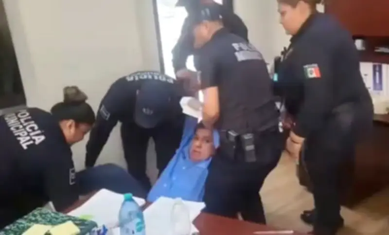 Desalojan por la fuerza a gerente de Simas Piedras Negras investigado