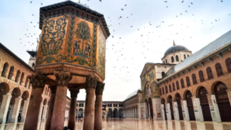 Descubren inscripción griega en Siria que apunta al mítico Templo del Sol bajo mezquita