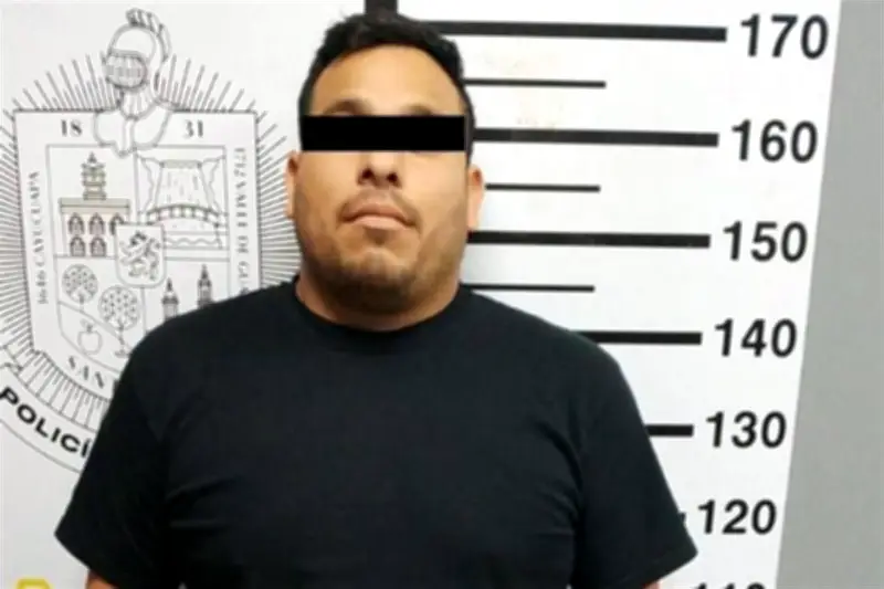 Detenido por exceso de velocidad, buscado por violación en Nuevo León