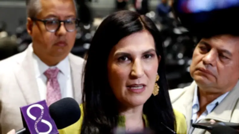 Diputada Kenia López rechaza aval de la Corte para bloqueo de cuentas sin orden judicial