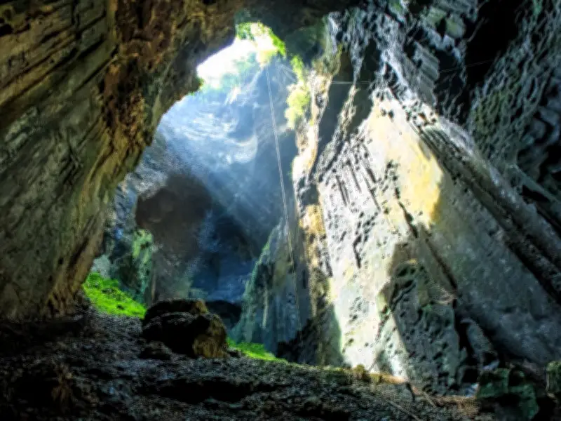 Diputado de Morena denuncia ecocidio en Sótano de las Golondrinas por sobrevuelos turísticos