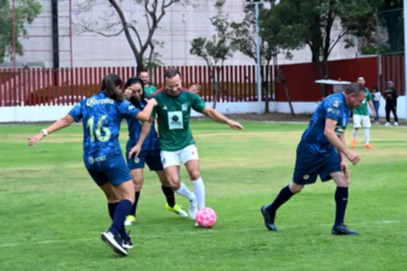 Diputados y Leyendas del Fútbol se Enfrentan en 'Juego de Leyendas' en la Cámara