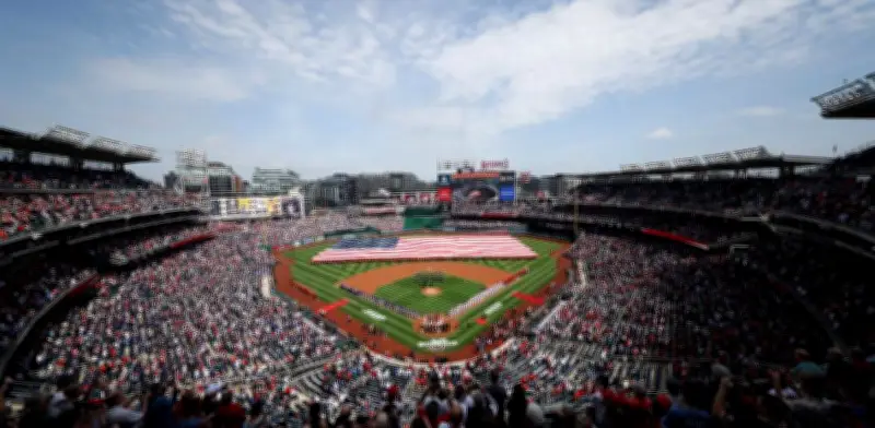 Dodgers rompen tradición centenaria y debutan uniforme azul como visitantes