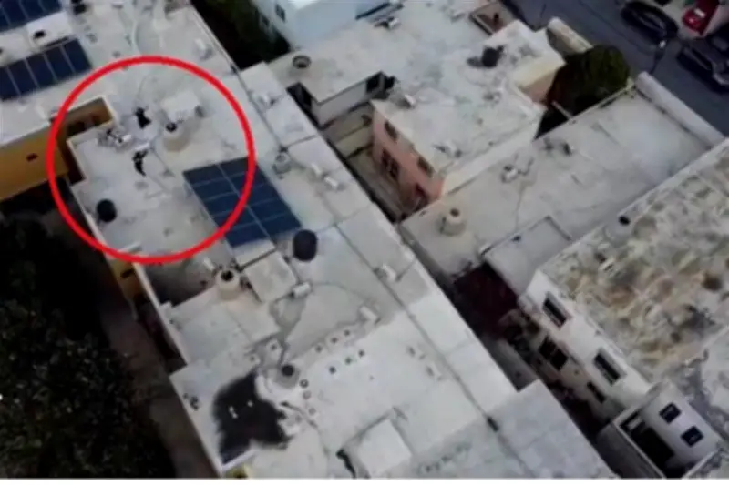 Dron policial persigue a ladrón en espectacular huida por azoteas de Monterrey