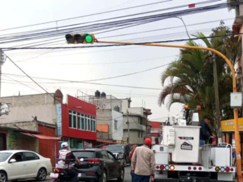 Ecatepec refuerza mantenimiento de semáforos para mejorar movilidad y seguridad vial