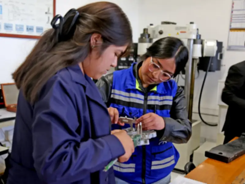 Edomex amplía oferta educativa con ingenierías ferroviaria y aeroportuaria en la UTVT
