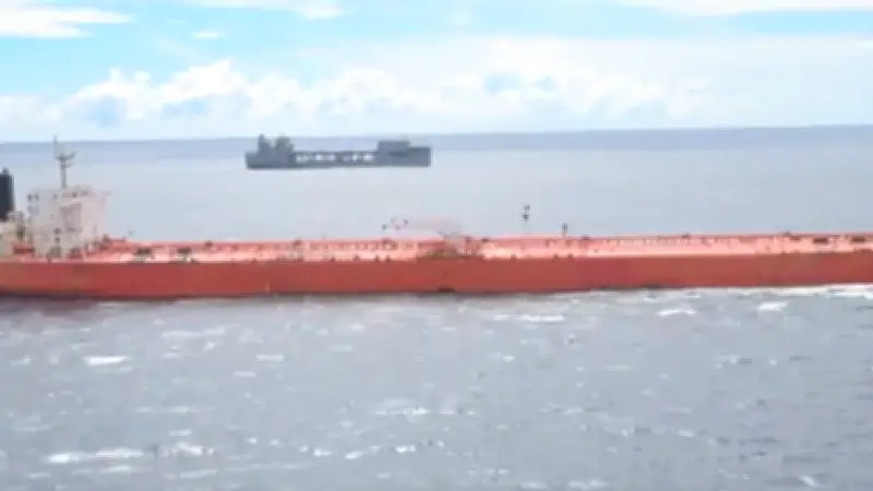 EE.UU. intercepta buque cisterna sin bandera; Trump lo vincula con un 'regalo' de China a Irán
