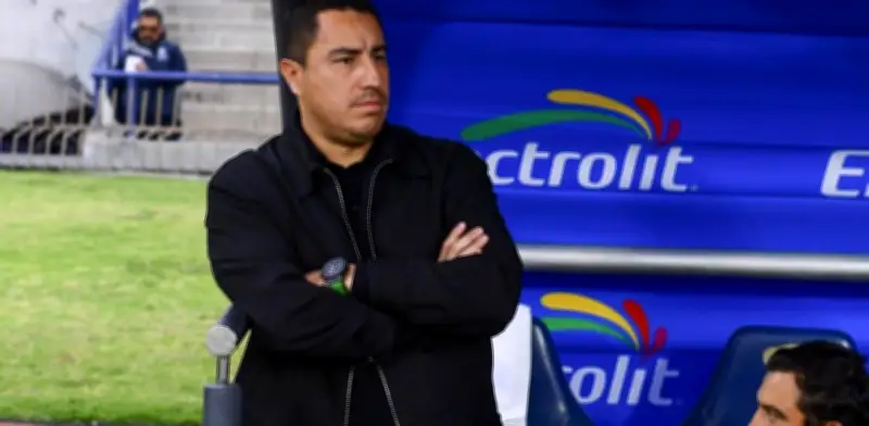 Efraín Juárez evita polémica arbitral en Chivas vs Pumas: 'El arbitraje te da o te quita'