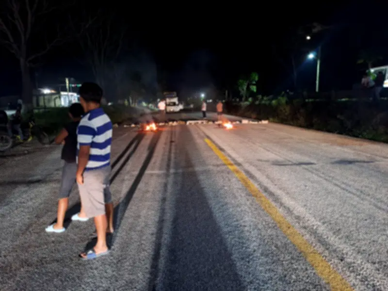 Ejidatarios de Calakmul bloquean carretera por abusos y extorsiones de la Guardia Nacional